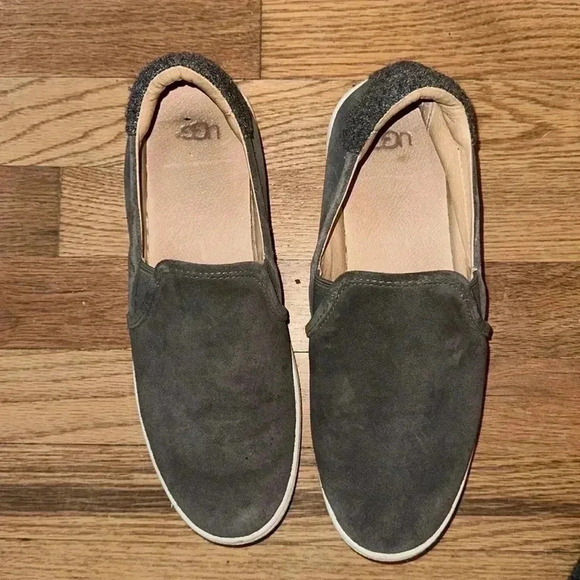 UGG Gray Slip On Shoes Size 9.5 - Picture 2 of 4